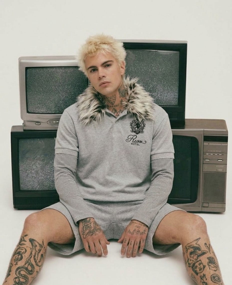 Rizz Hotel Longsleeve